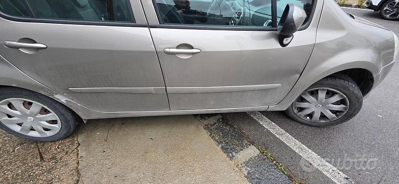 Usata Renault Modus 85 CV (62 kW) 2008 Grigio Monovolume