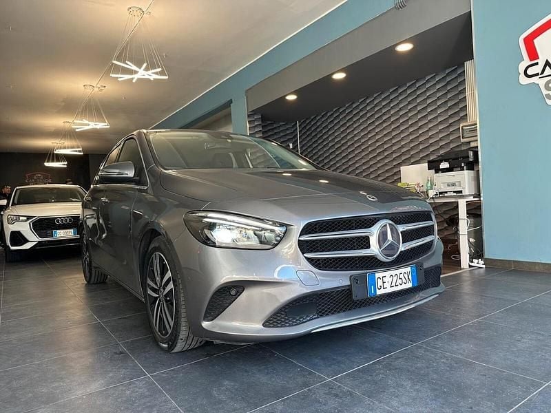 Usata Mercedes B180 116 CV (85 kW) 2021 Grigio Monovolume