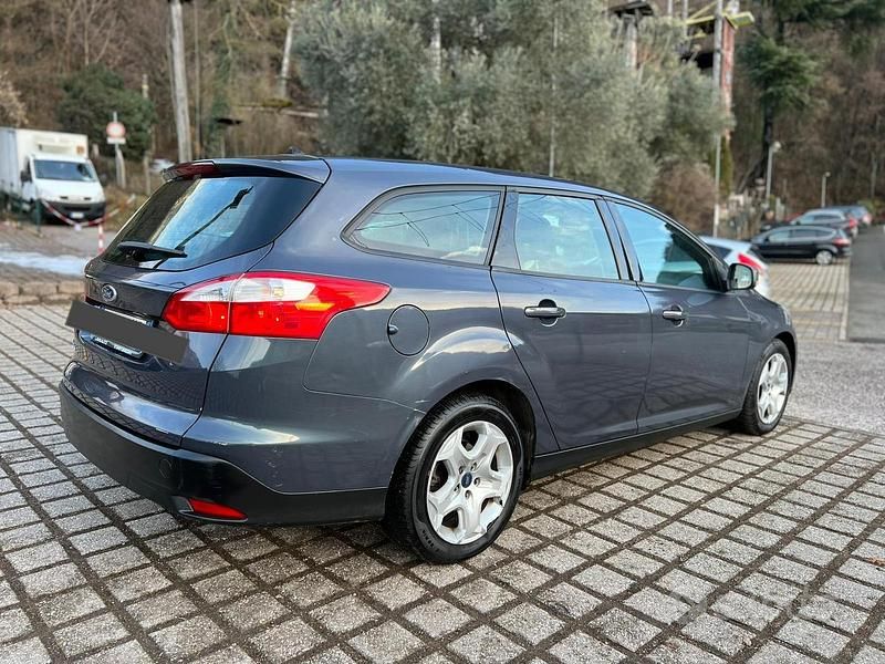 Usata Ford Focus 115 CV (84 kW) 2014 Grigio Station wagon