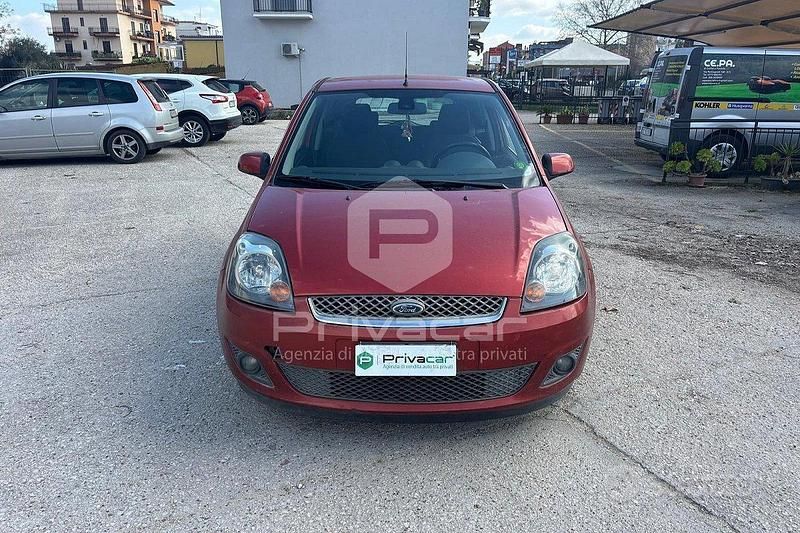 Usata Ford Fiesta Ghia 68 CV (50 kW) 2008 Rosso Utilitaria