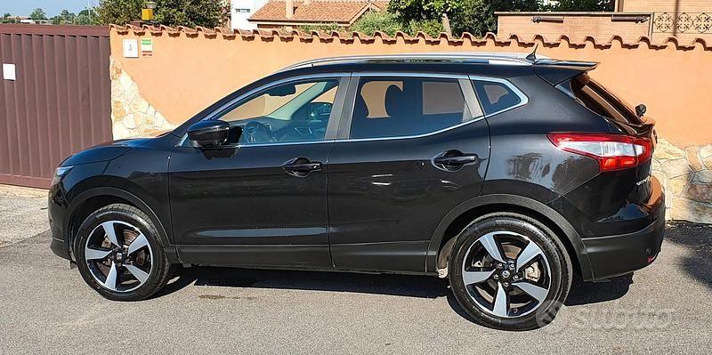 Usata Nissan Qashqai N-Connecta 110 CV (80 kW) 2017 Nero SUV