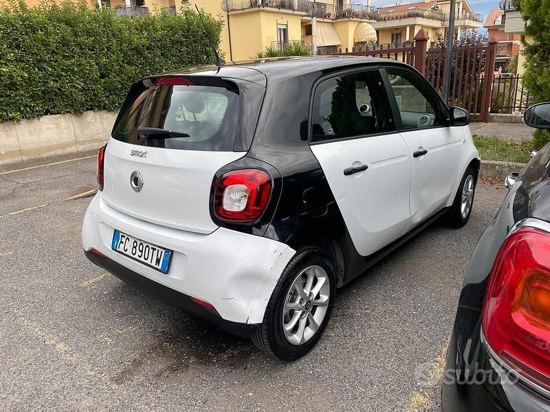 Bianco Usata 2016 Smart ForFour Utilitaria | 6000 € (Buon prezzo) - Immagine 1/4