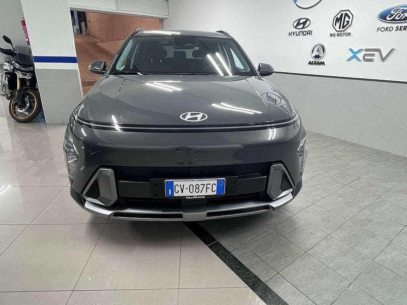 Usata Hyundai Kona 105 CV (77 kW) 2024 Ecotronic gray SUV