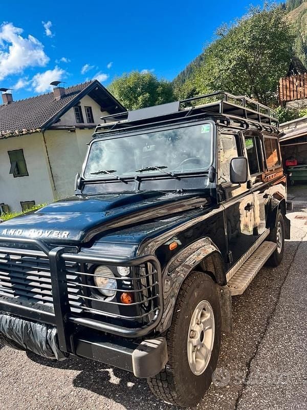 Nero Usata 2008 Land Rover Defender SUV | 28.000 € (Buon prezzo) - Immagine 1/4
