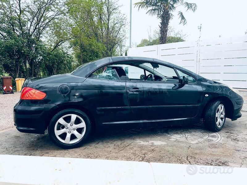 Usata Peugeot 307 CC 136 CV (100 kW) 2006 Nero Cabrio
