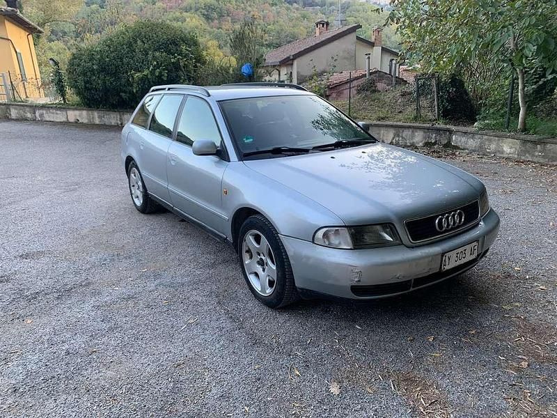 Usata Audi A4 Ambiente 150 CV (110 kW) 1998 Argento Station wagon