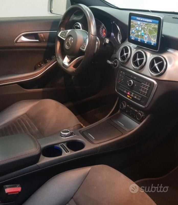 Usata Mercedes CLA220 177 CV (130 kW) 2015 Grigio Berlina