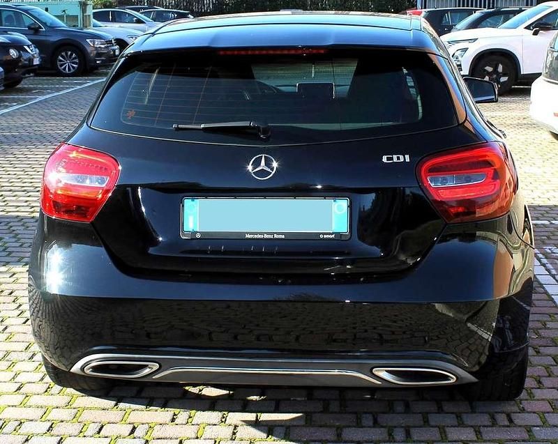 Usata Mercedes A180 109 CV (80 kW) 2017 Nero Berlina