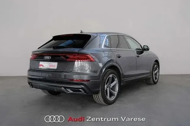 Usata Audi Q8 Sport 286 CV (210 kW) 2022 Grigio daytona SUV