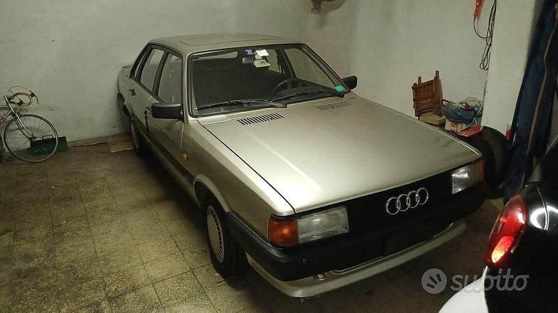 Argento Usata 1986 Audi 80 Tre volumi | 3000 € - Immagine 1/4