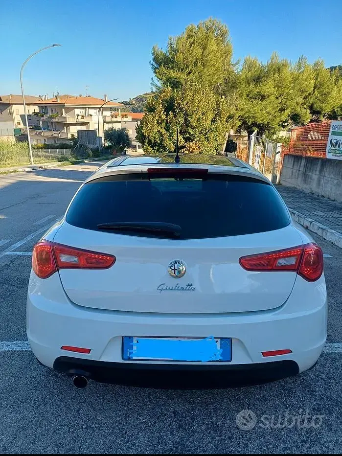 Usata Alfa Romeo Giulietta 109 CV (80 kW) 2012 Bianco Utilitaria