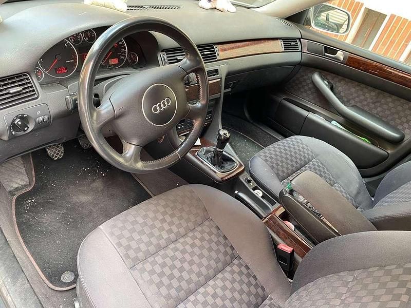 Usata Audi A6 Ambiente 155 CV (114 kW) 2002 Argento Station wagon