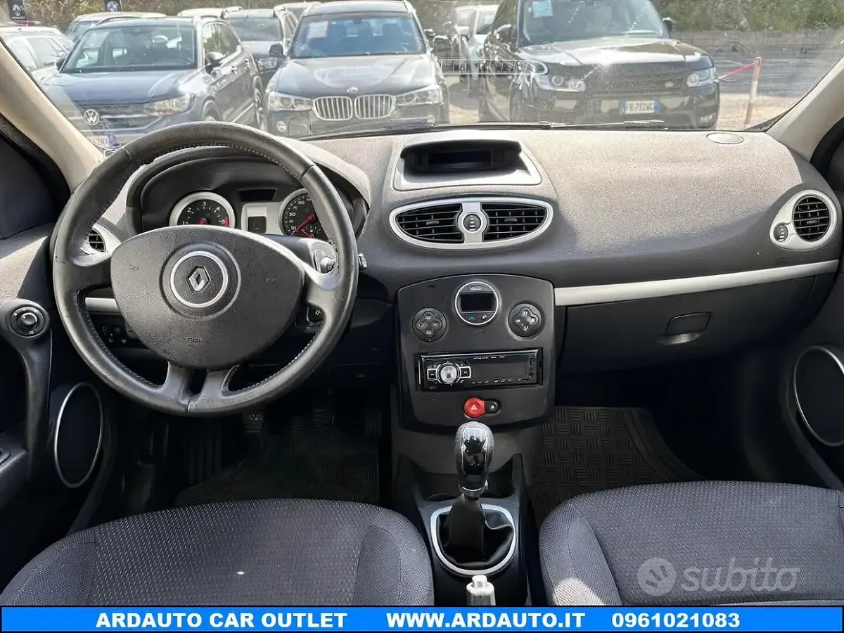 Usata Renault Clio II Luxe 86 CV (63 kW) 2005 Grigio Utilitaria