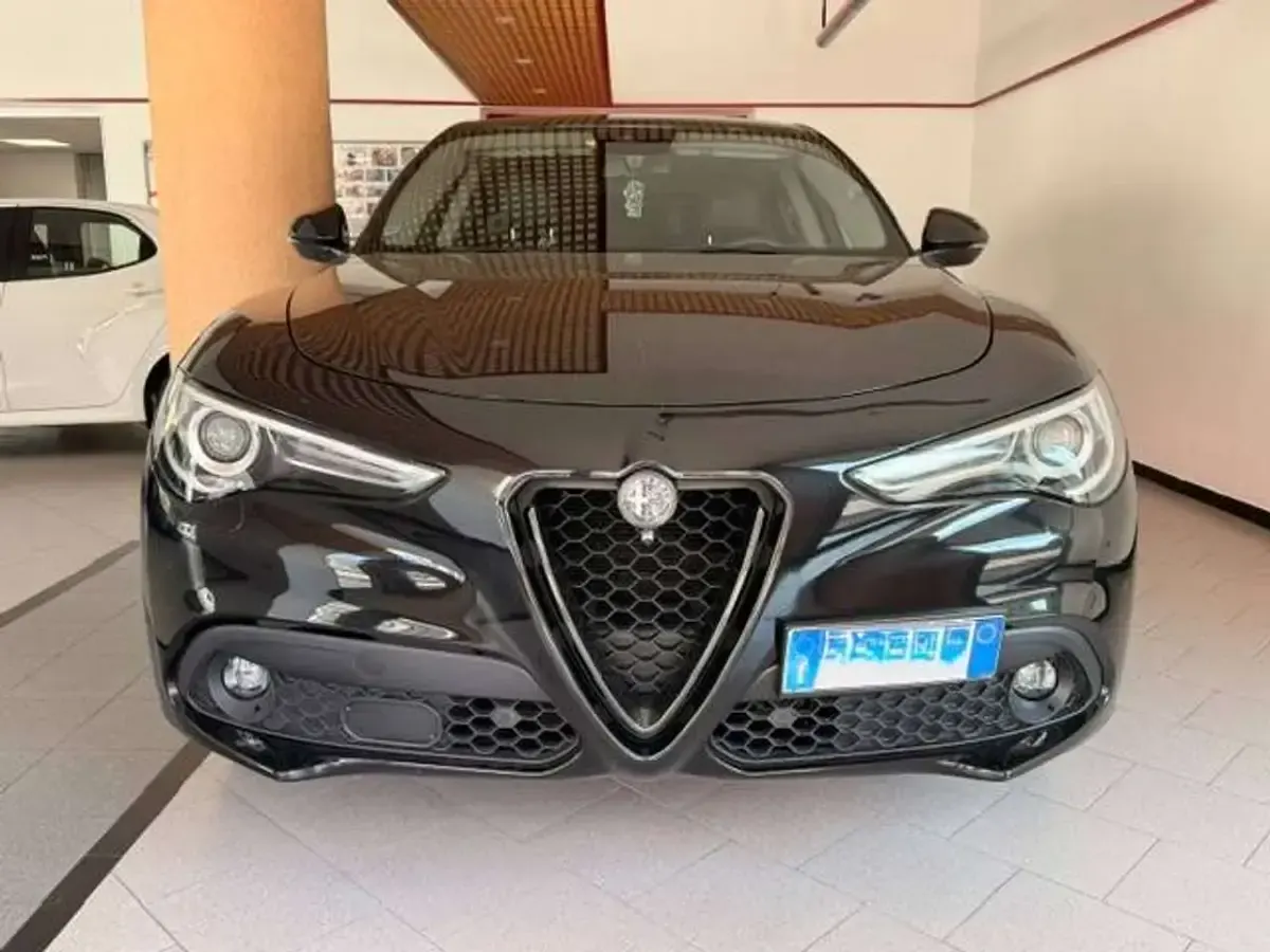 Usata Alfa Romeo Stelvio Super 209 CV (153 kW) 2018 Nero SUV