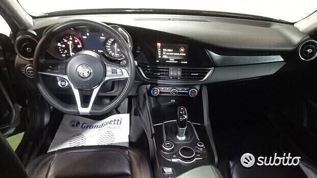 Usata Alfa Romeo Giulia 136 CV (100 kW) 2017 Marrone Berlina