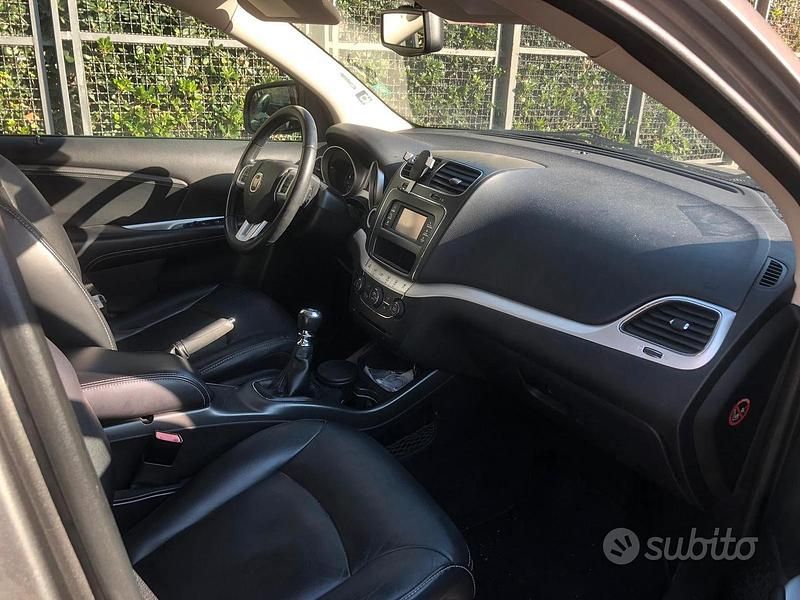 Usata Fiat Freemont 140 CV (102 kW) 2011 Grigio SUV