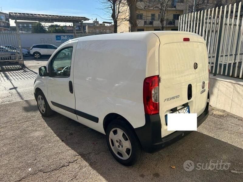 Usata Fiat Fiorino Trekking 95 CV (69 kW) 2020 Bianco pastello Monovolume