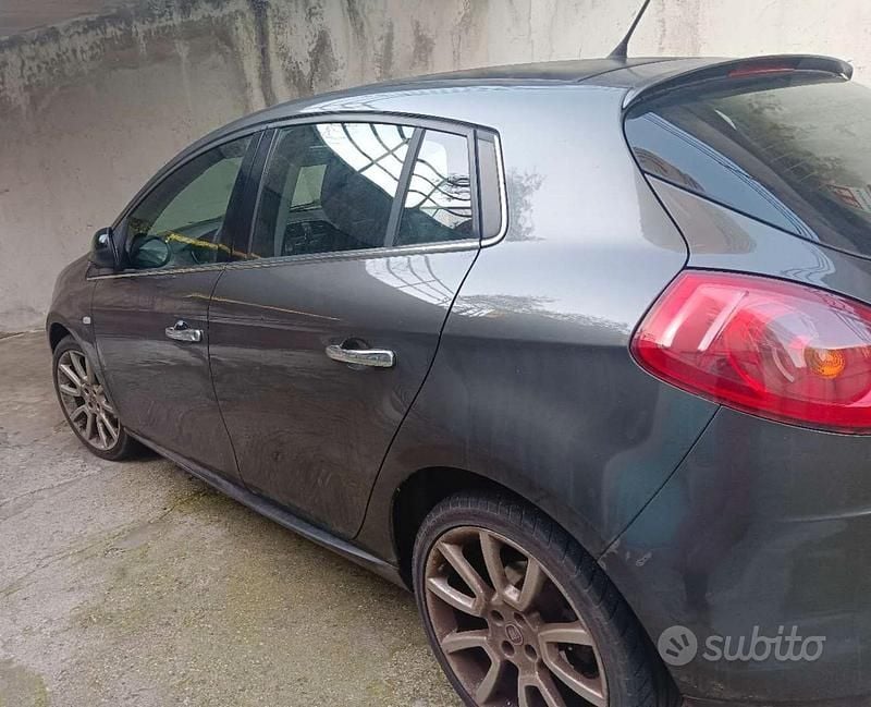 Usata Fiat Bravo 105 CV (77 kW) 2013 Grigio Utilitaria