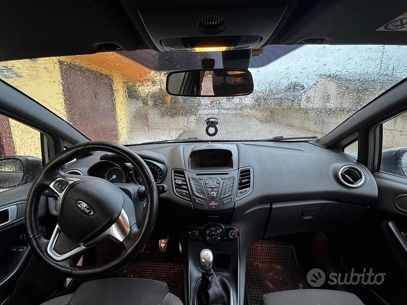 Usata Ford Fiesta ST-Line 75 CV (55 kW) 2017 Grigio Berlina