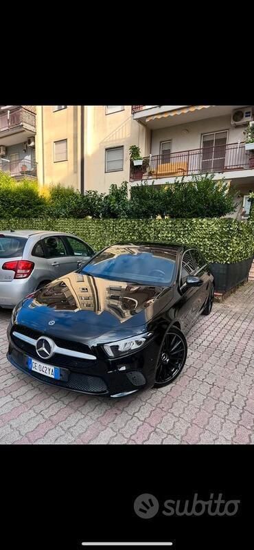 Usata 2020 Mercedes A180 Tre volumi | 25.000 € (Buon prezzo) - Immagine 1/4
