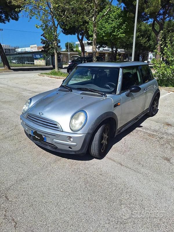 Begagnad Mini One D 75 HK (55 kW) 2004 Grå Halvkombi