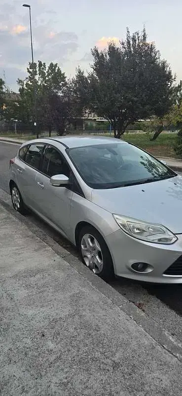 Usata Ford Focus 95 CV (69 kW) 2013 Grigio Berlina