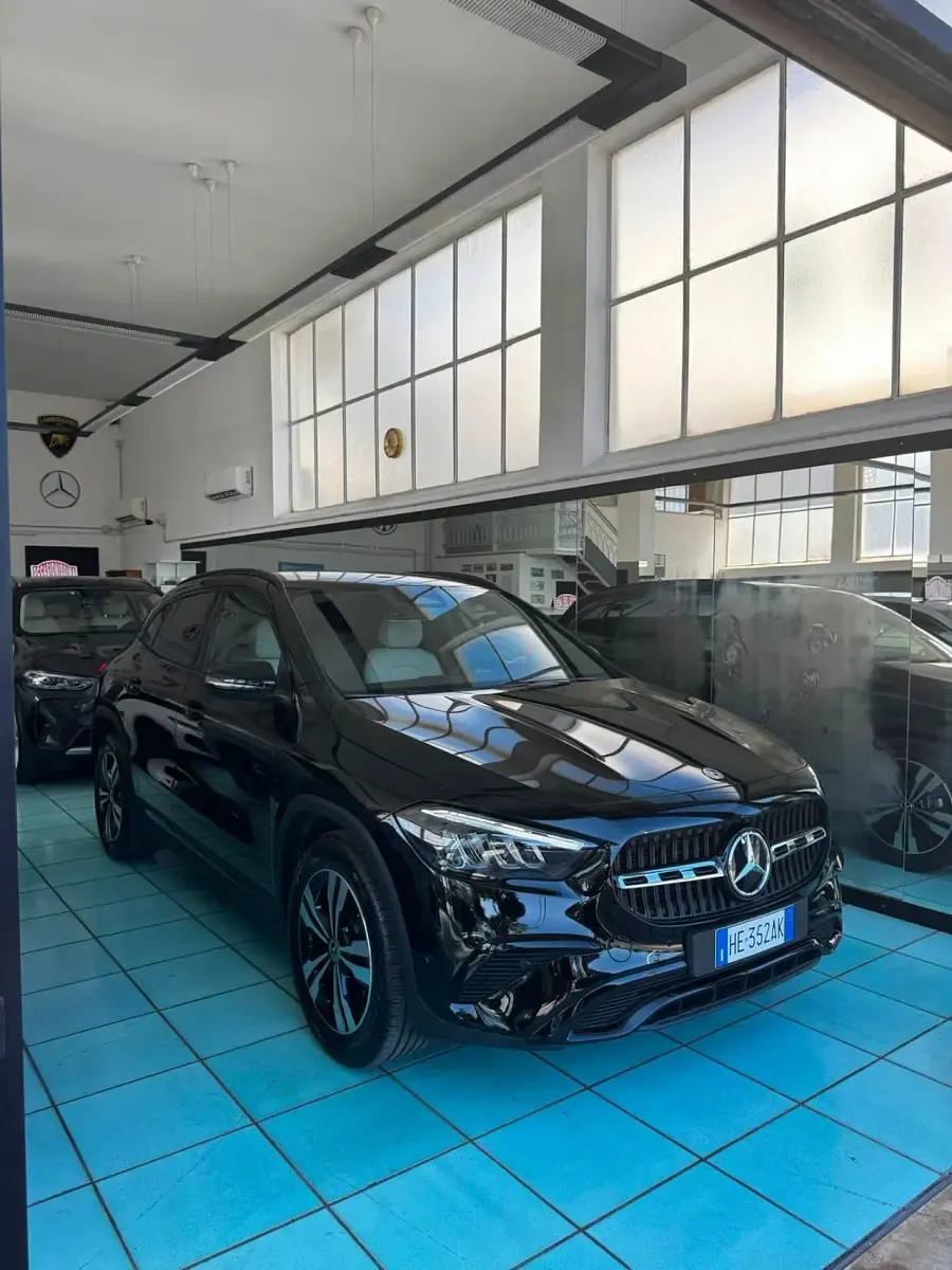 Nuova Mercedes GLA200 Business 149 CV (109 kW) 2026 Nero SUV