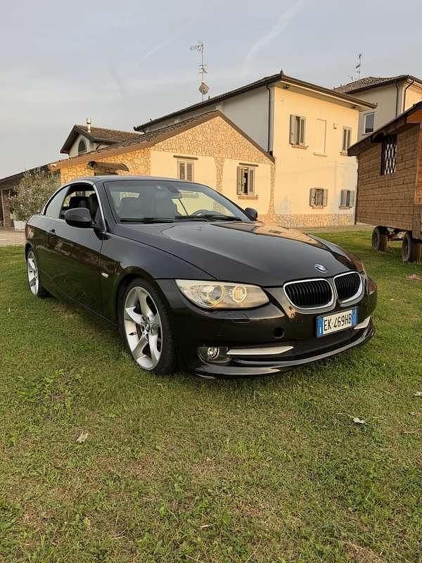 Usata BMW 320 Cabriolet 170 CV (125 kW) 2011 Nero Cabrio
