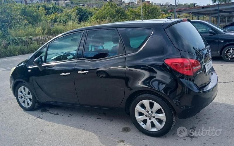 Usata Opel Meriva Cosmo 110 CV (80 kW) 2011 Nero Monovolume
