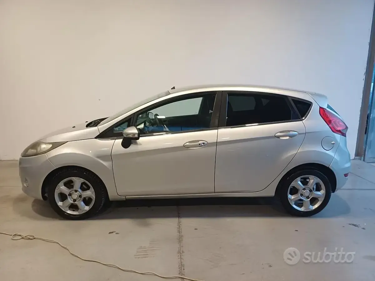 Second-hand Ford Fiesta Titanium 90 CP (66 kW) 2010 Gri Berlinǎ