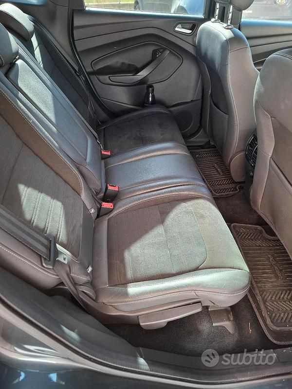 Usata Ford Kuga ST-Line 120 CV (88 kW) 2017 Verde SUV