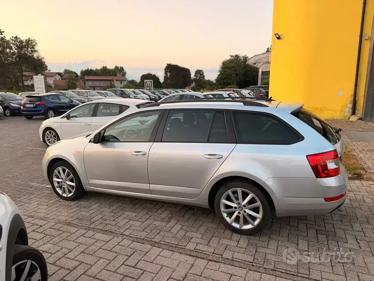 Usata Skoda Octavia Style 110 CV (80 kW) 2015 Grigio Station wagon
