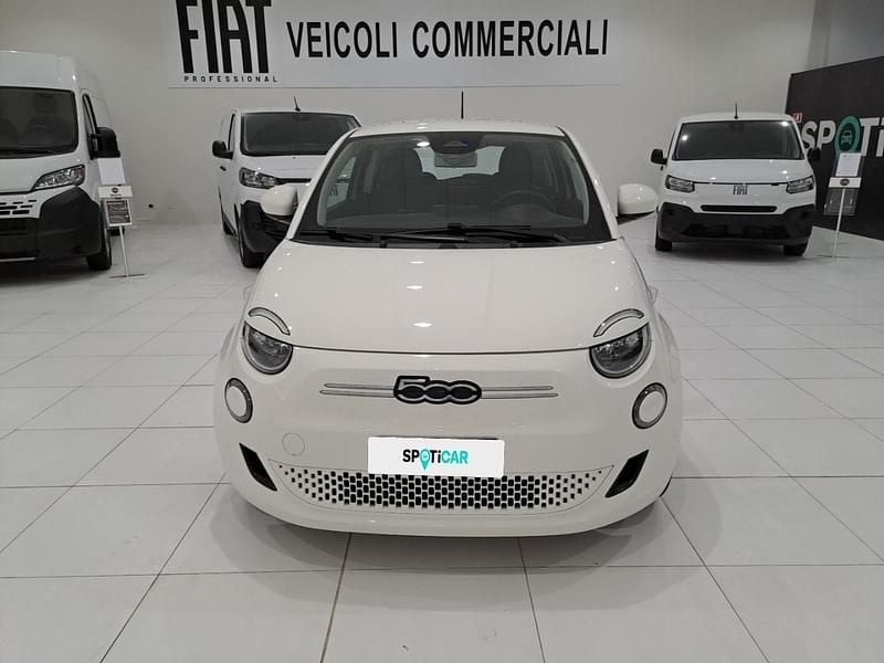 Usata Fiat 500e Passion 86 kW (118 CV) 2021 Bianco Utilitaria