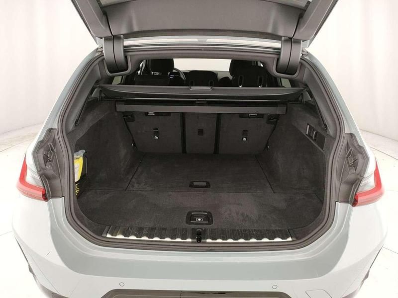 Usata BMW 320 M Sport 190 CV (139 kW) 2025 M brooklyn grey metallizzato Station wagon