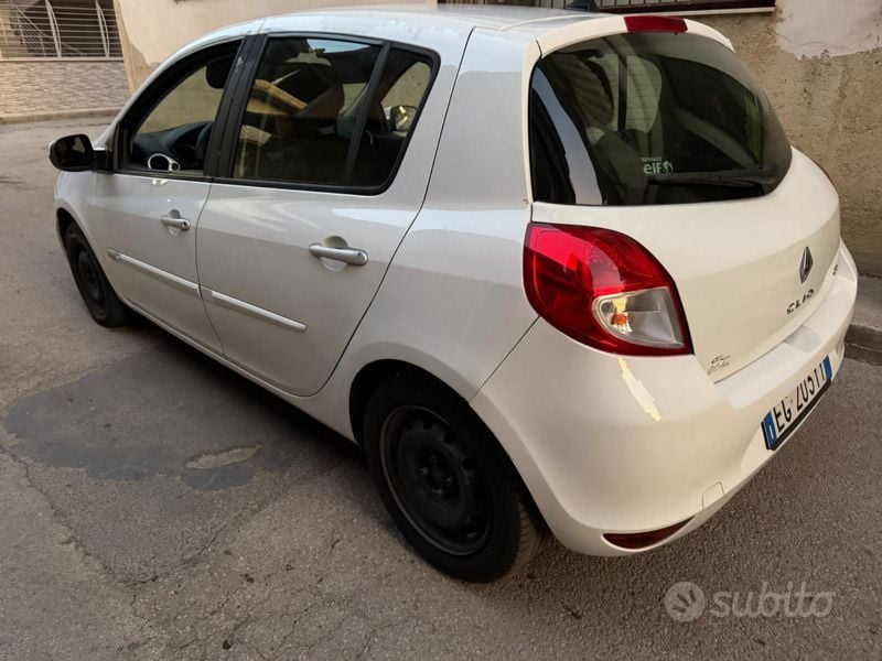 Usata Renault Clio III 75 CV (55 kW) 2011 Bianco Utilitaria