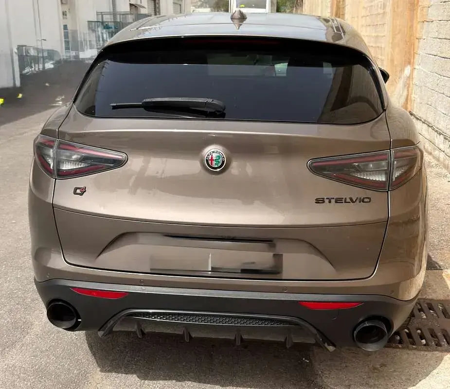 Usata Alfa Romeo Stelvio Business 190 CV (139 kW) 2018 Grigio SUV
