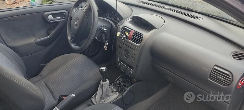 Usata Opel Corsa 2004 Verde Utilitaria