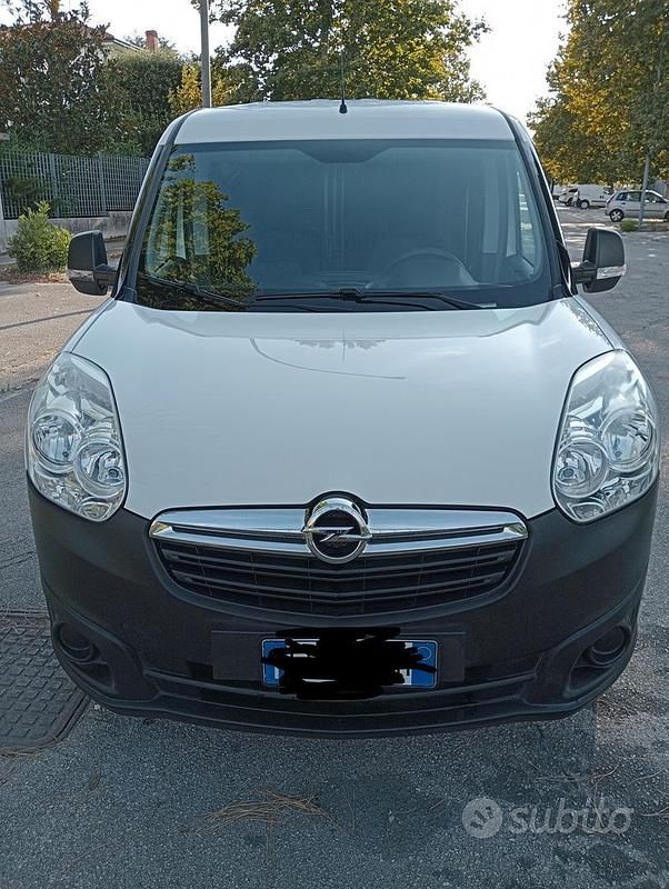 Bianco Usata 2017 Opel Combo Monovolume | 8000 € (Buon prezzo) - Immagine 1/4