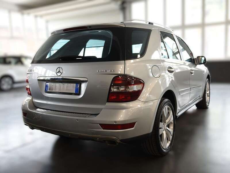 Usata Mercedes ML350 Chrome 211 CV (155 kW) 2011 Grigio argento metallizzato SUV