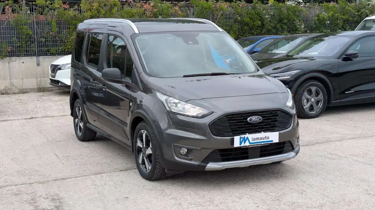 Usata Ford Tourneo 120 CV (88 kW) 2022 Grigio Furgone