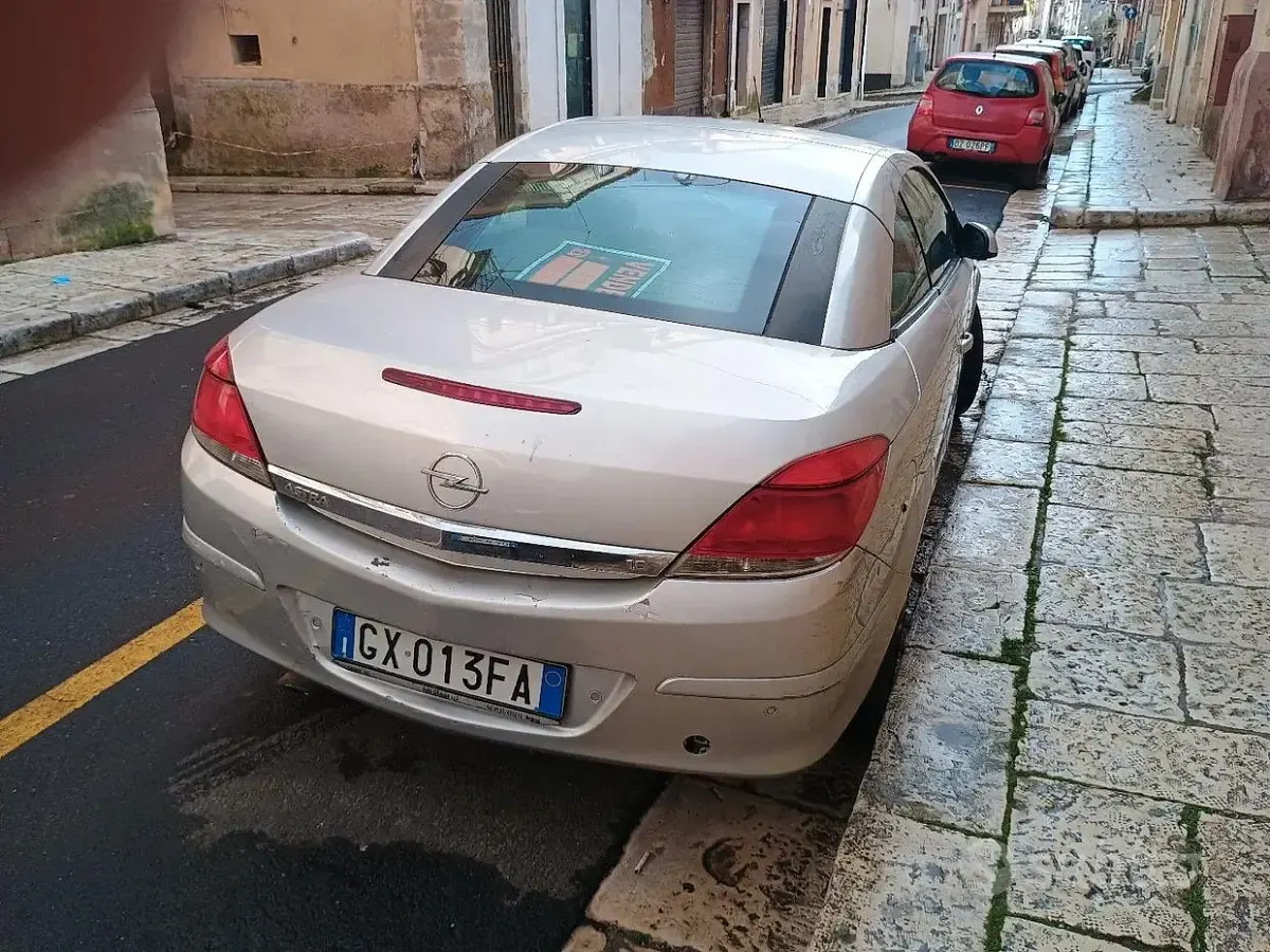Usata Opel Astra 115 CV (84 kW) 2007 Grigio Cabrio