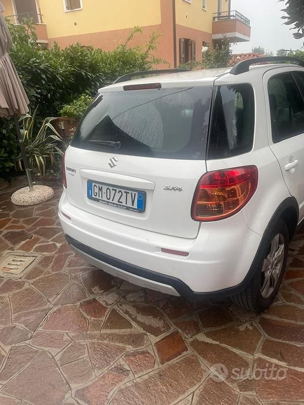 Usata Suzuki SX4 107 CV (78 kW) 2013 Bianco Berlina