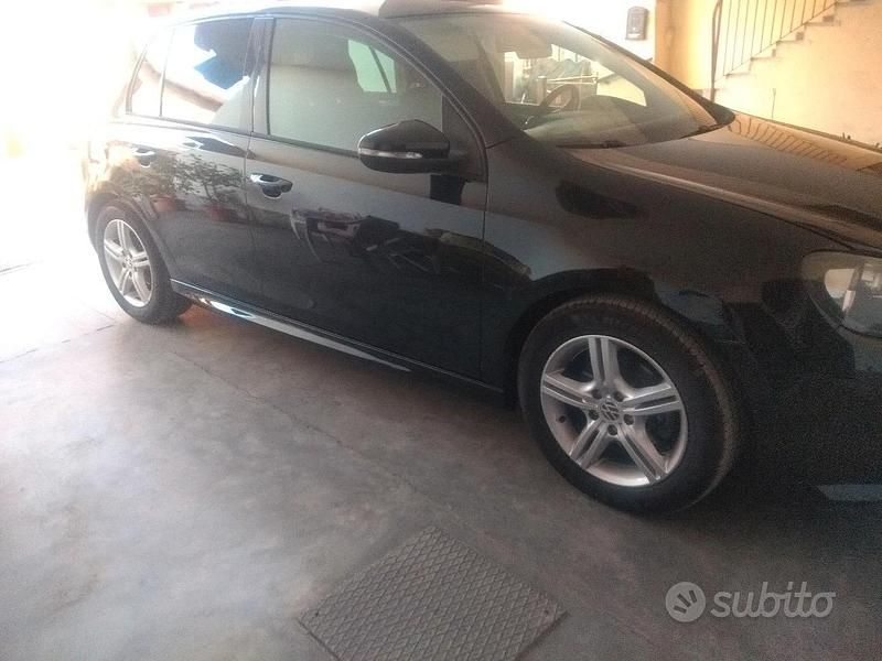 Usata VW Golf VI 105 CV (77 kW) 2011 Nero Utilitaria