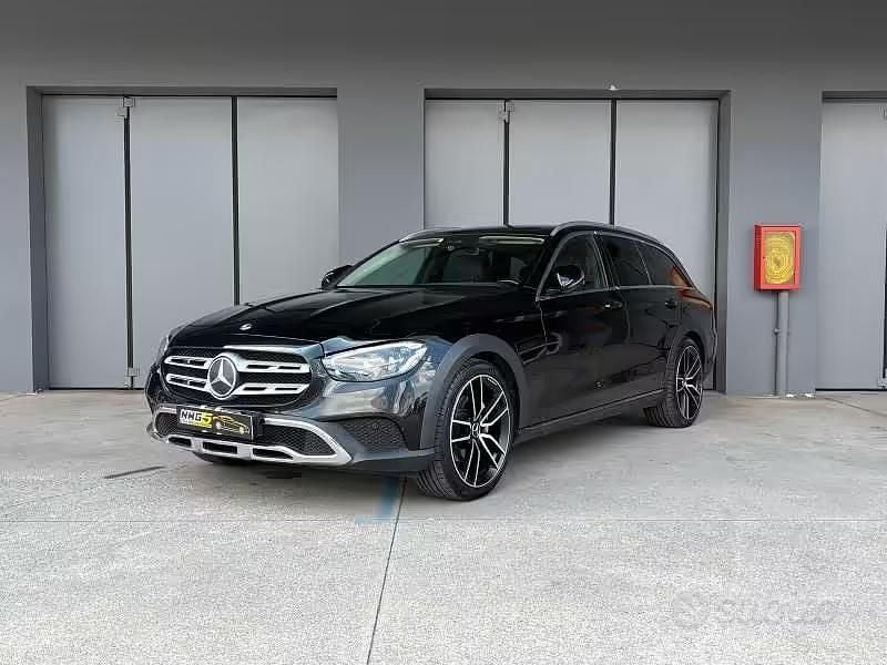 Usata Mercedes E220 Premium 2022 Nero Station wagon