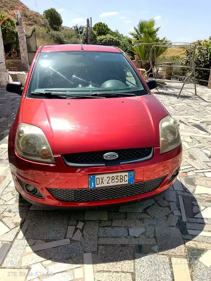 Usata Ford Fiesta 75 CV (55 kW) 2007 Rosso Utilitaria