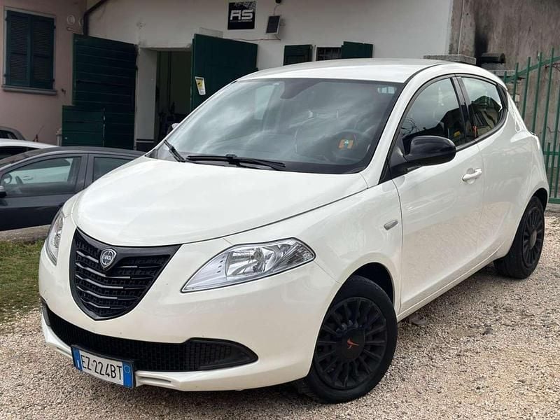 Bianco Usata 2015 Lancia Ypsilon Gold Due volumi | 6990 € (Ottimo prezzo) - Immagine 1/4