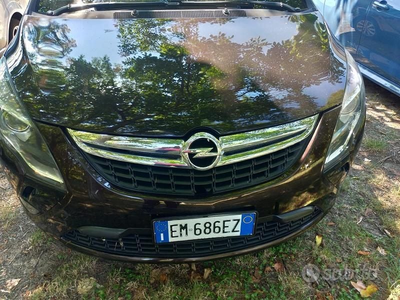 Usata Opel Zafira 150 CV (110 kW) 2012 Rosso Monovolume