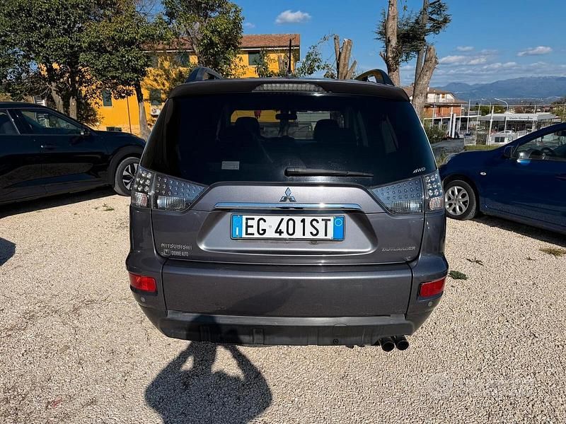 Usata Mitsubishi Outlander 156 CV (114 kW) 2011 Grigio SUV