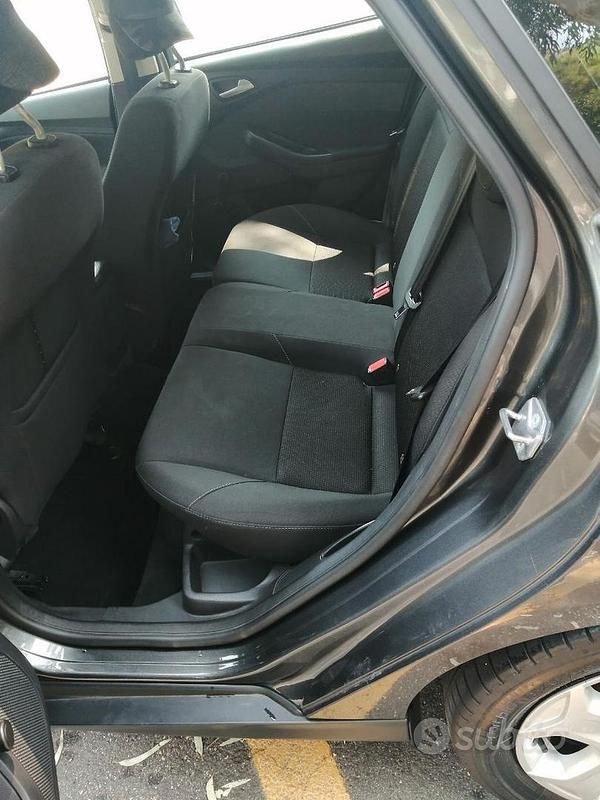 Usata Ford Focus 120 CV (88 kW) 2016 Grigio Berlina