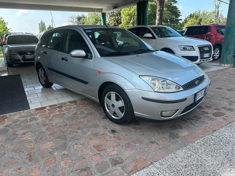 Usata Ford Focus Ambiente 115 CV (84 kW) 2004 Grigio Berlina